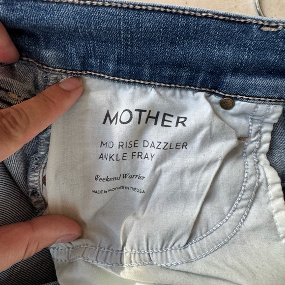 MOTHER Mid Rise Dazzler Ankle Fray Jeans Distressed Knees Weekend Warrior 27 - Picture 6 of 7